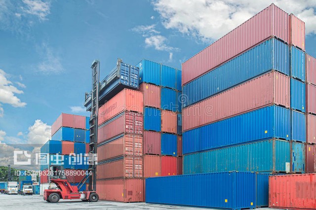 進口博覽會中的高效物流 叉車裝卸集裝箱的實踐與意義