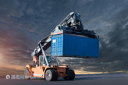 港口貨物裝卸搬運活動 集裝箱裝卸的核心作用與流程解析