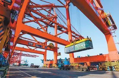 一個集裝箱的奇幻漂流記 第一站 港口貨物裝卸搬運活動