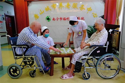 南寧市多措并舉推進(jìn)養(yǎng)老服務(wù)業(yè)高質(zhì)量發(fā)展 社區(qū)居家養(yǎng)老服務(wù)設(shè)施建成187個 打造康養(yǎng)服務(wù)新高地